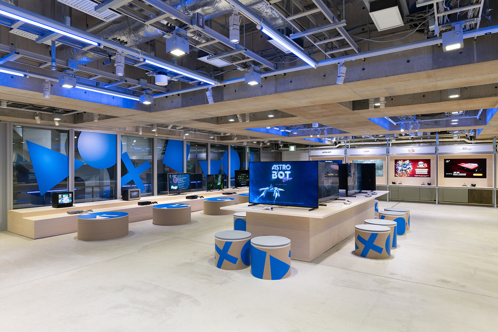 Photo of the B2 game corner and the archive corner.