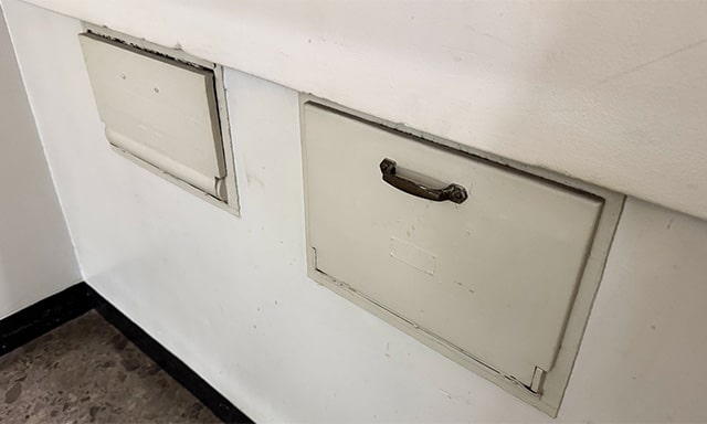 ここを開いてゴミを放り込めばokというダストシュート。まさか地下に焼却場があったとは